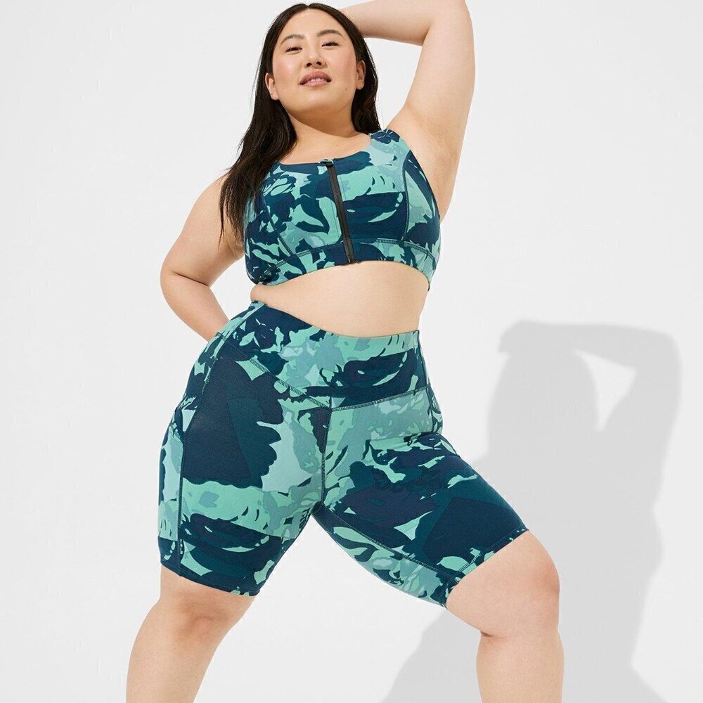 Torrid - Performance Core 9" Active Bike Short in Deep Teal Shady Rose Floral‍‍‍